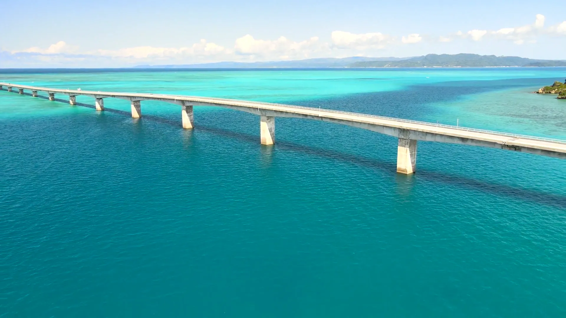 海に架かる桁橋