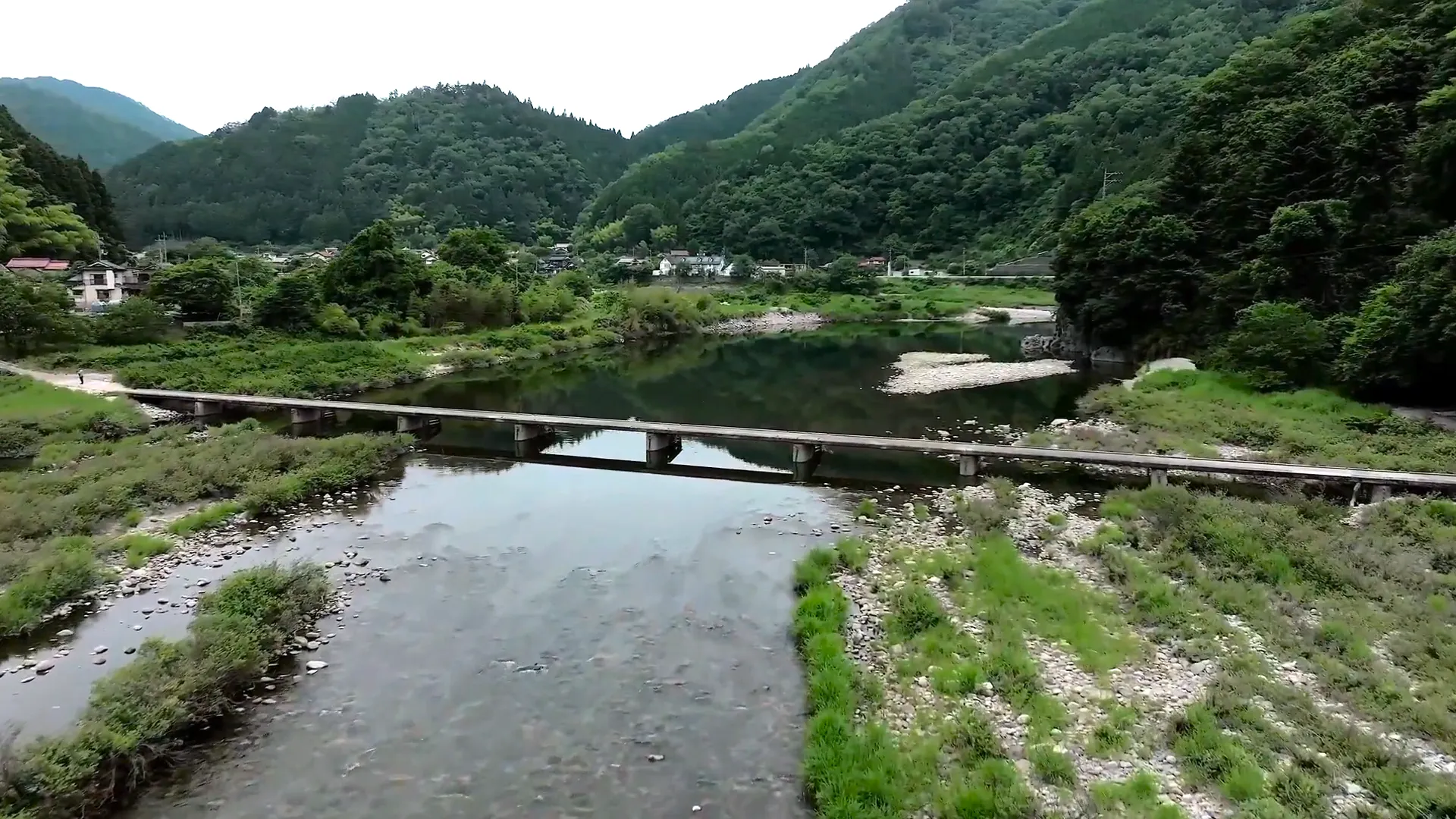 川・湖に架かる桁橋