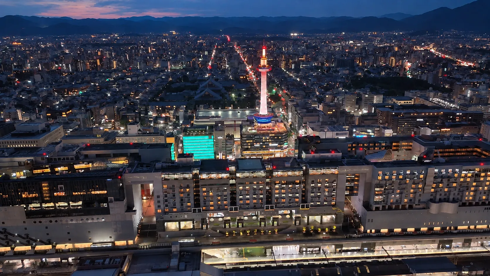 260822京都タワー／京都駅（夜景）260822京都タワー／京都駅（夜景）